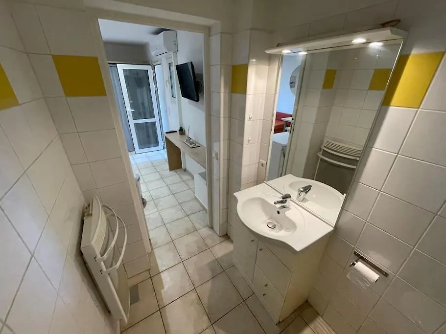 Studio Avec Piscine Parking A 250 M De La Plage La Seyne-sur-Mer Apartment