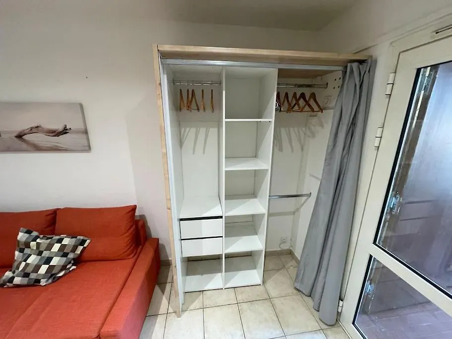 Apartment Studio Avec Piscine Parking A 250 M De La Plage La Seyne-sur-Mer France